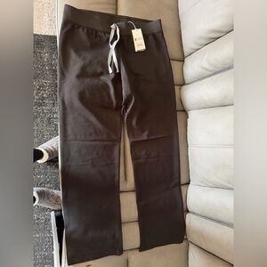 NWT Black Figs scrub bottoms with Drawstring. Medium/Regular